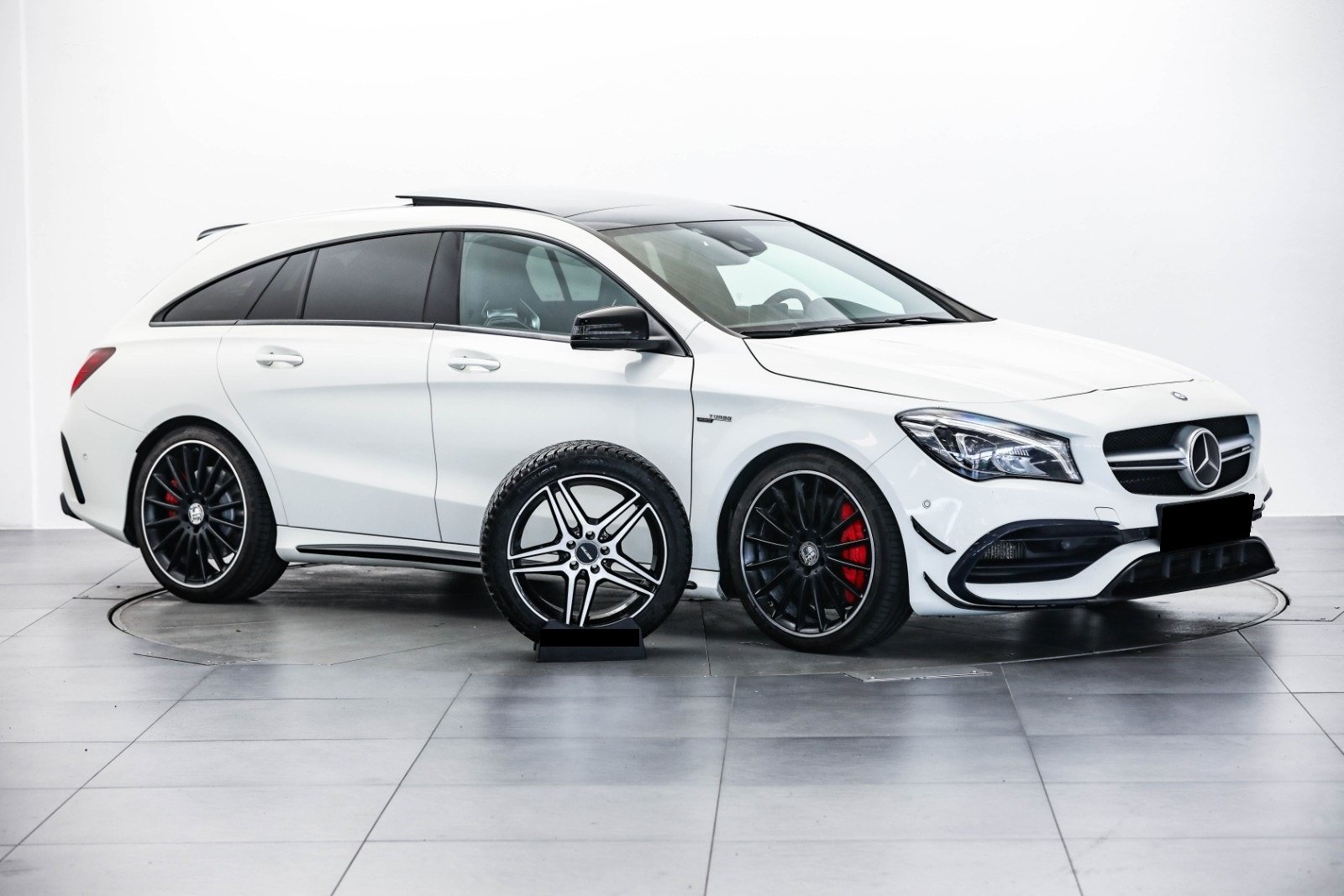 Mercedes-Benz CLA 45 AMG Shooting Brake