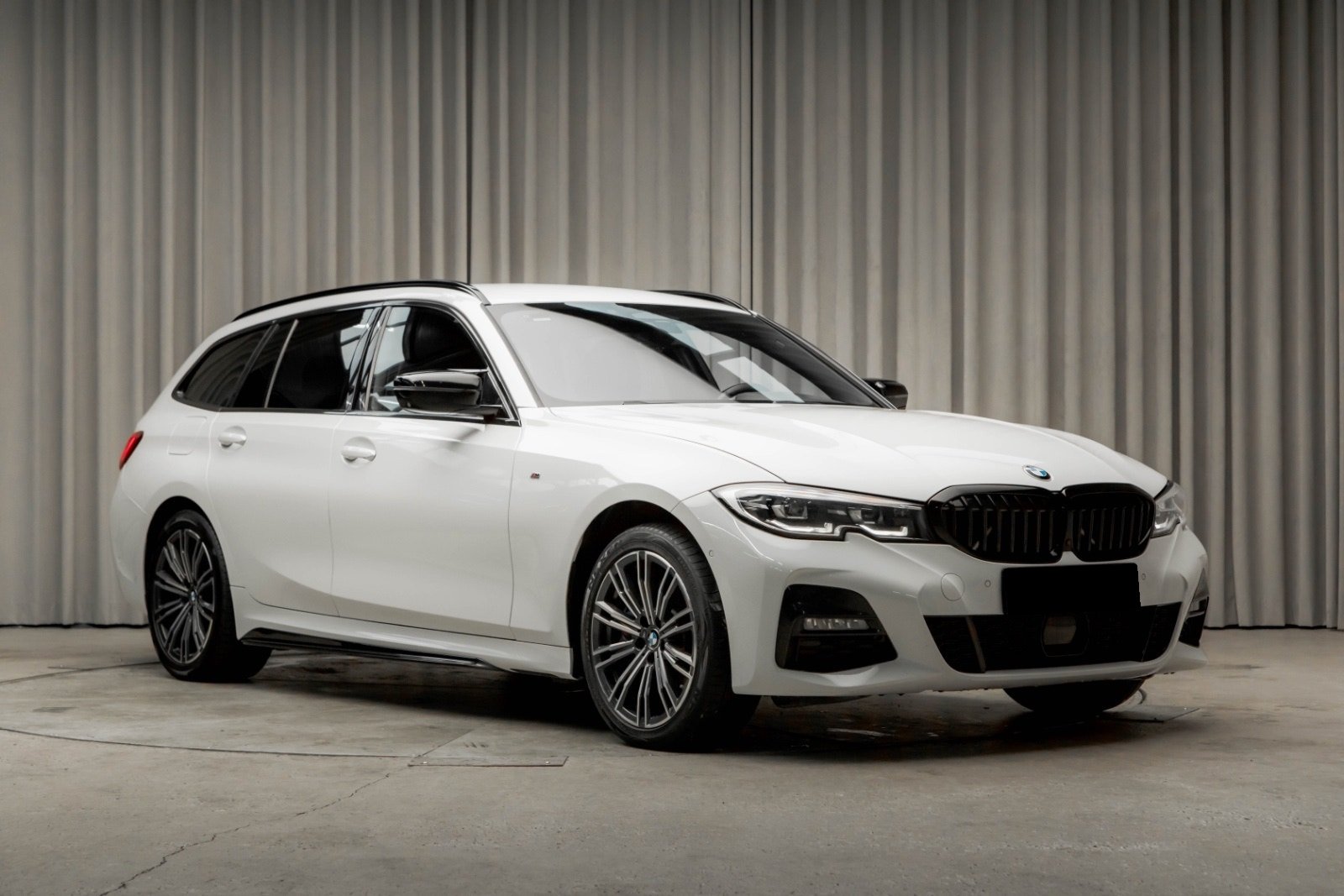 BMW 330e xDrive M Sport