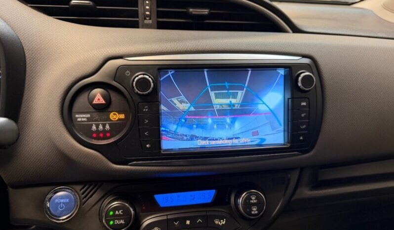 
Toyota Yaris Hybrid full									