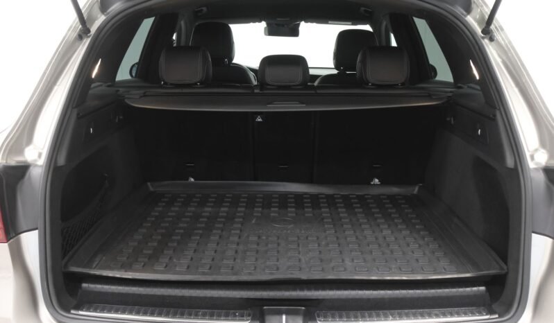 
Mercedes-Benz GLC 300 e AMG full									