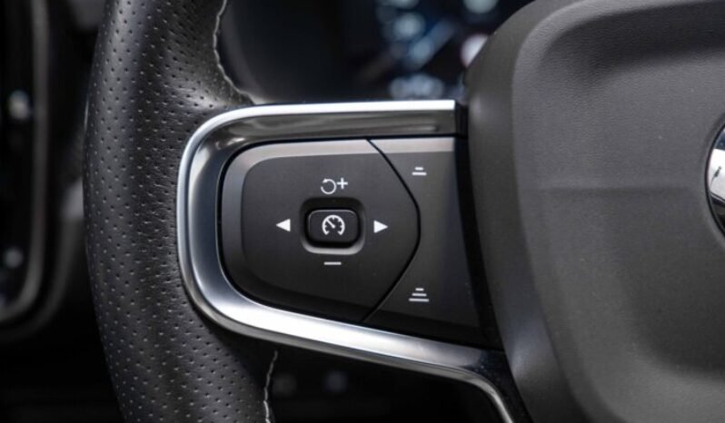 
Volvo XC40 T5 Twin Engine R-Design full									