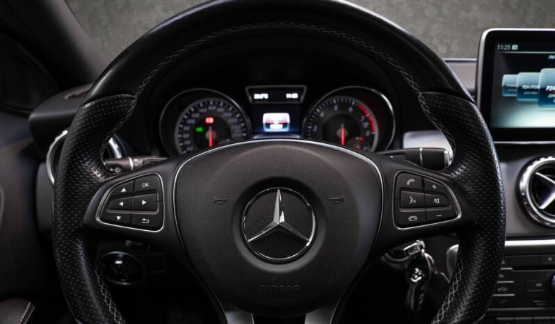 
Mercedes-Benz GLA 180 full									