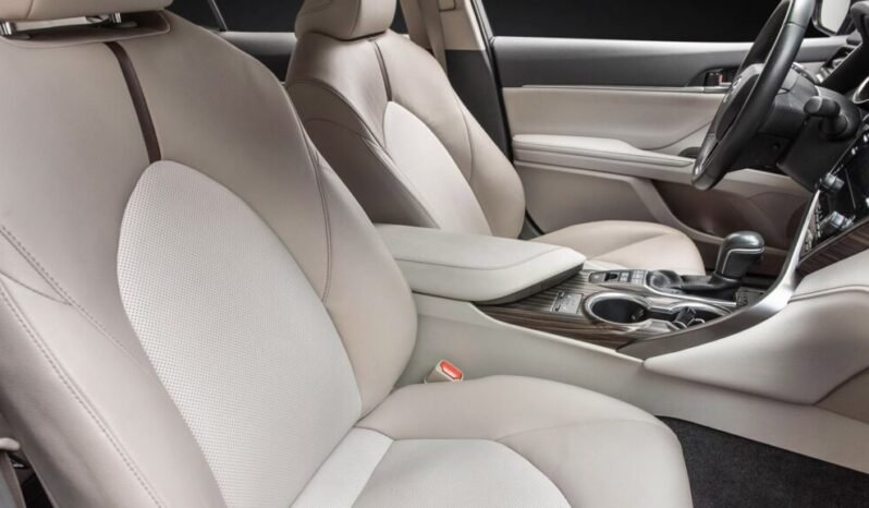 
Toyota Camry 2.5 Hybrid Premium full									