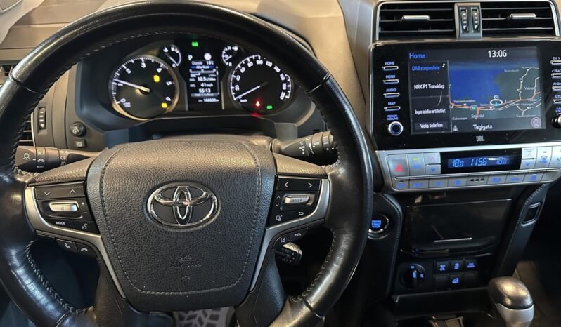 
Toyota Land Cruiser 2.8 D-4D 204 ch VX Black Edition full									