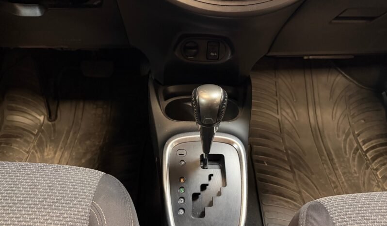 
Toyota Yaris Hybrid full									