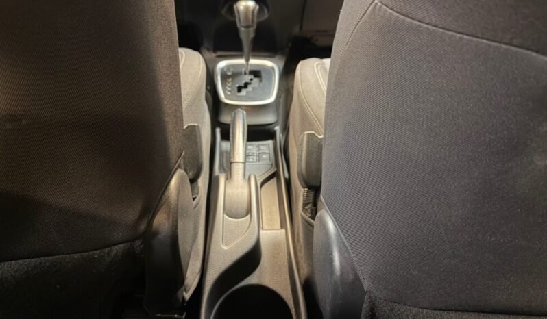 
Toyota Yaris Hybrid full									