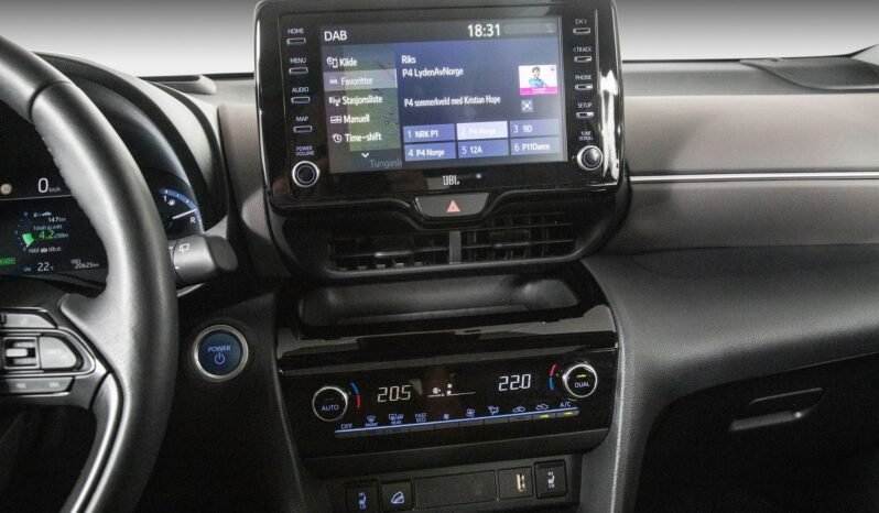 
Toyota Yaris Cross Executive Bi-Tone AWD-i full									