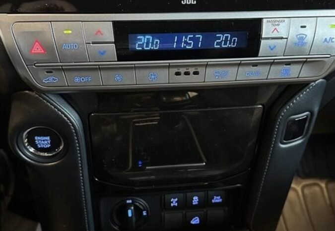 
Toyota Land Cruiser 2.8 D-4D 204 ch VX Black Edition full									