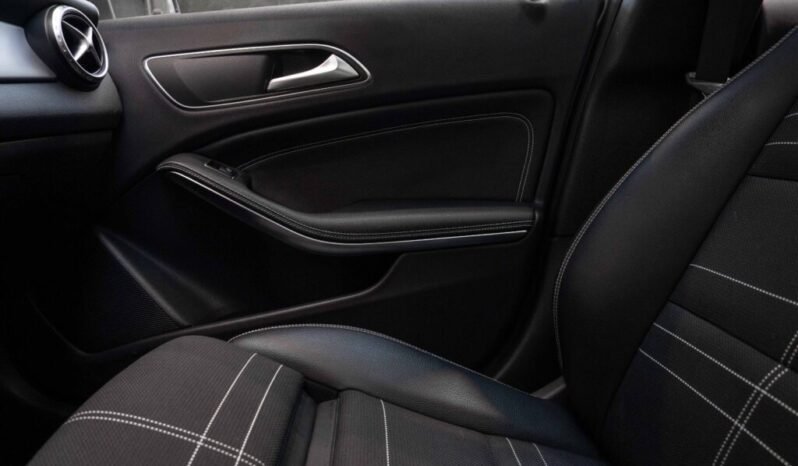 
Mercedes-Benz GLA 180 full									