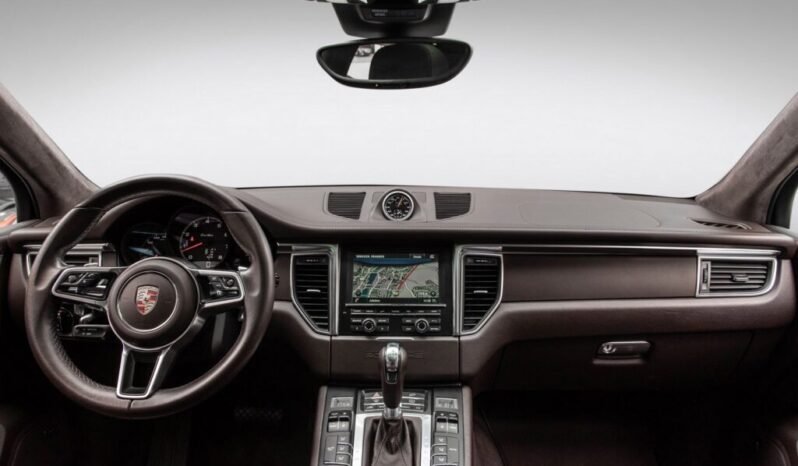 
Porsche Macan Turbo 3.6 V6 400 ch full									