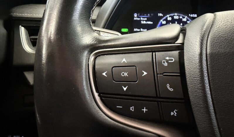 
Lexus UX 250h AWD Luxury full									