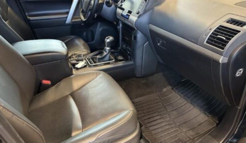 
Toyota Land Cruiser 2.8 D-4D 204 ch VX Black Edition full									