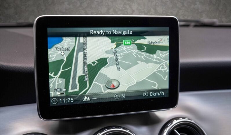 
Mercedes-Benz GLA 180 full									