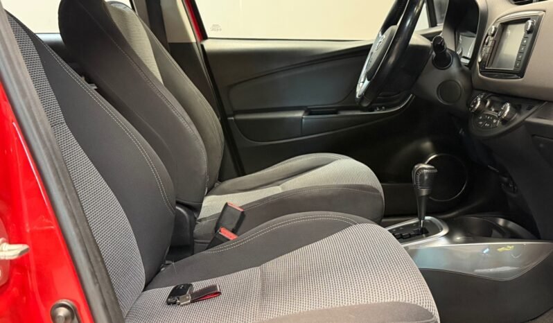 
Toyota Yaris Hybrid full									