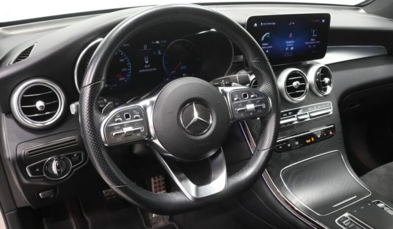 
Mercedes-Benz GLC 300 e AMG full									