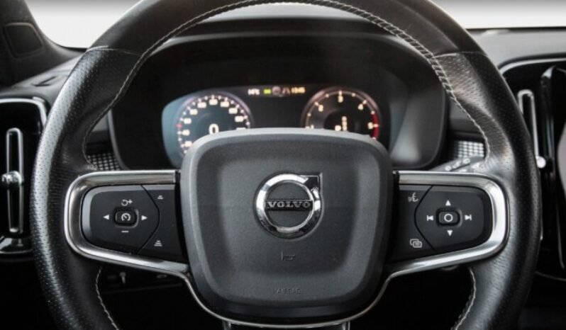 
Volvo XC40 AWD R-Design full									
