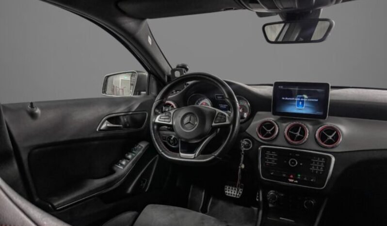 
Mercedes-Benz GLA 200 AMG Line full									