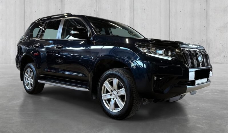 
Toyota Land Cruiser 2.8 D-4D 204 ch VX Black Edition full									