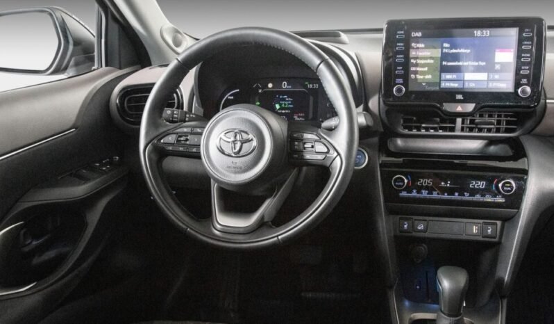 
Toyota Yaris Cross Executive Bi-Tone AWD-i full									