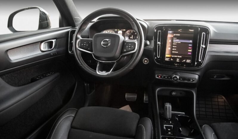 
Volvo XC40 AWD R-Design full									