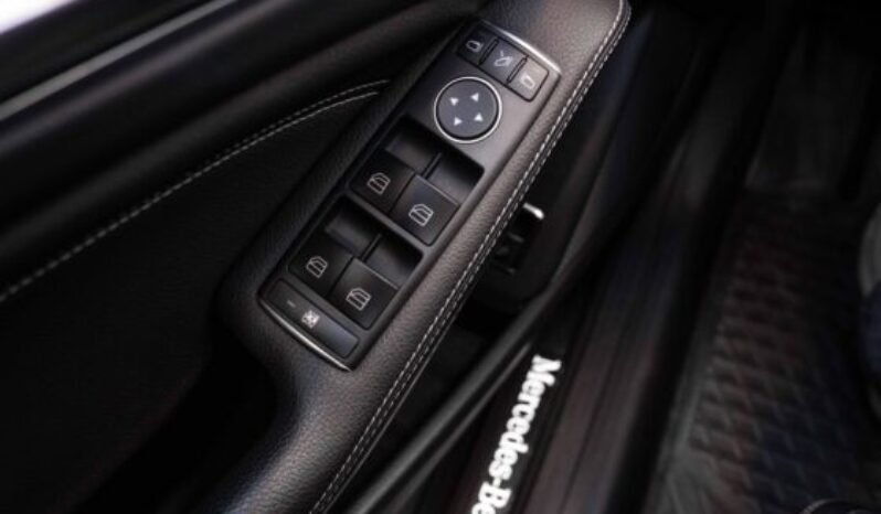 
Mercedes-Benz GLA 180 full									