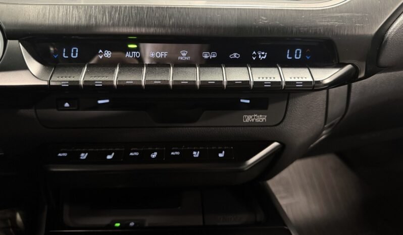 
Lexus UX 250h AWD Luxury full									