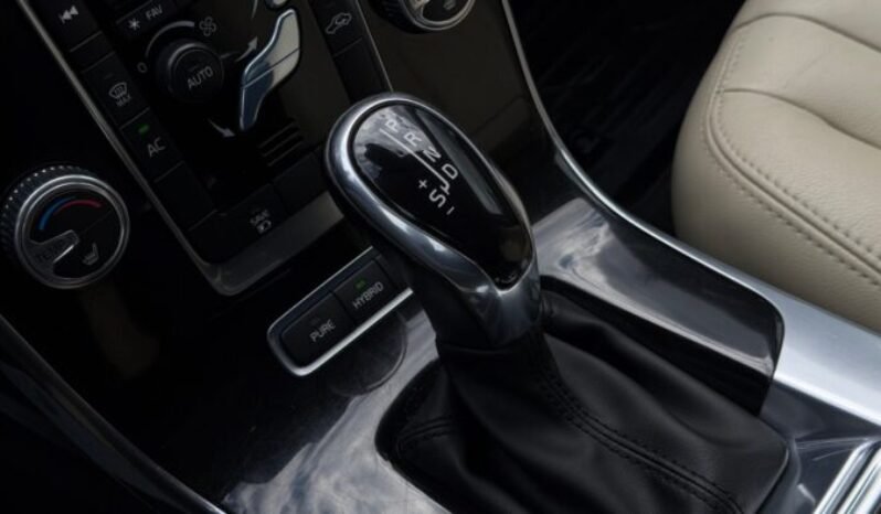 
Volvo V60 D5 Twin Engine AWD Momentum full									
