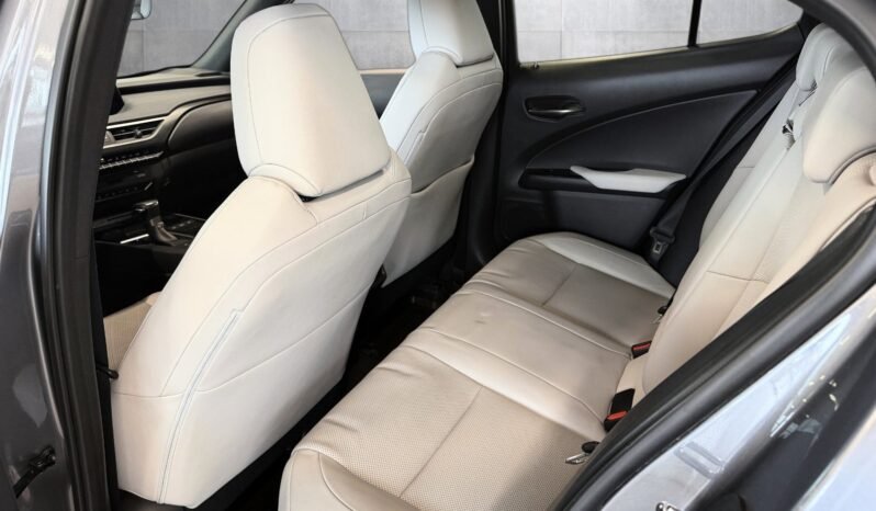 
Lexus UX 250h AWD Luxury full									