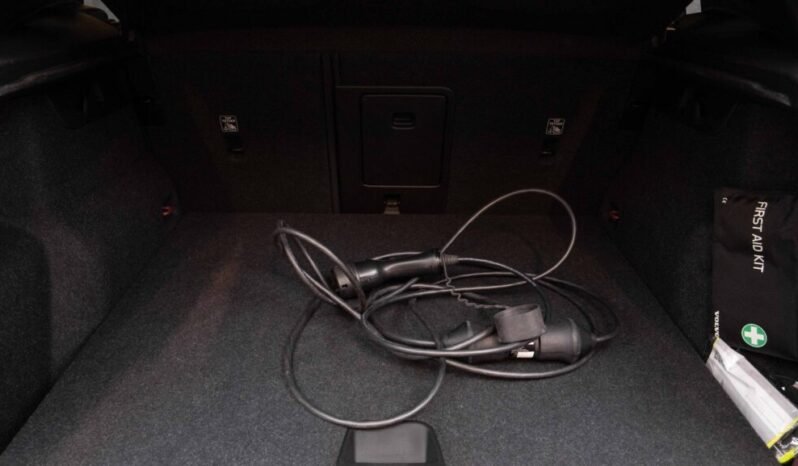 
Volvo XC40 T5 Twin Engine R-Design full									