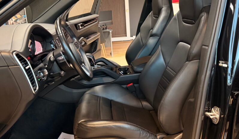 
Porsche Cayenne E-Hybrid Sport Design full									