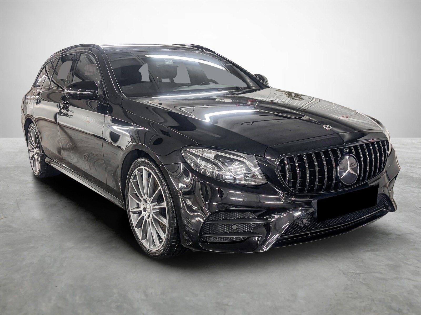 Mercedes-Benz E300 de 306 ch – 2× AMG