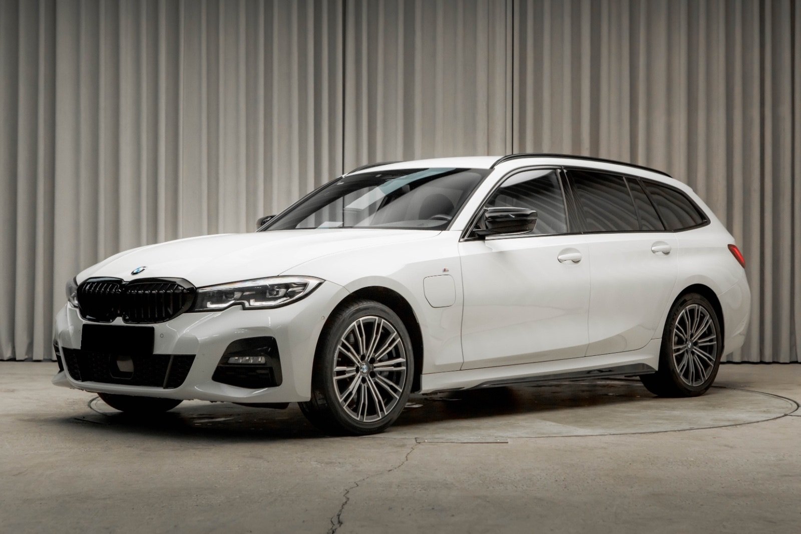 BMW 330e xDrive M Sport