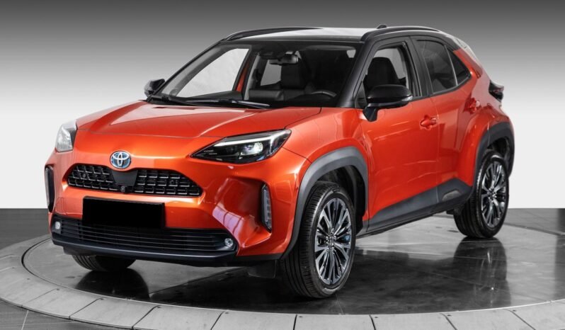 
Toyota Yaris Cross Executive Bi-Tone AWD-i full									