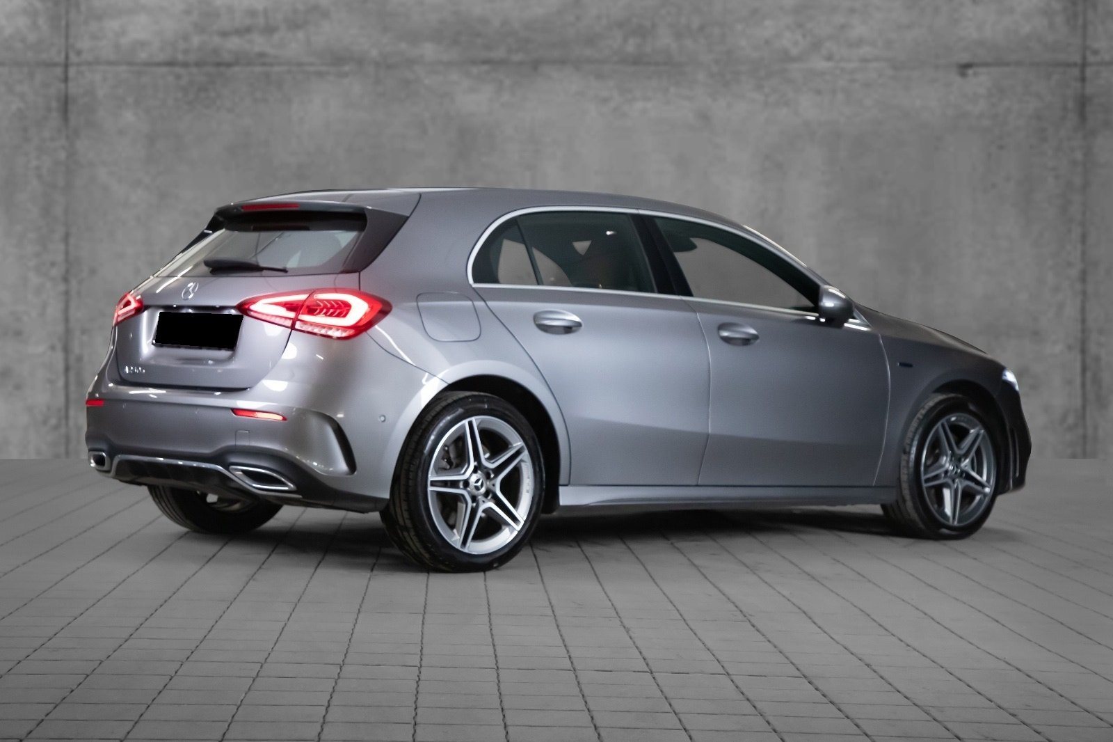 Mercedes-Benz A250 e 2X AMG