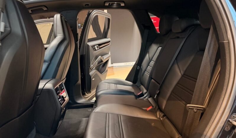 
Porsche Cayenne E-Hybrid Sport Design full									