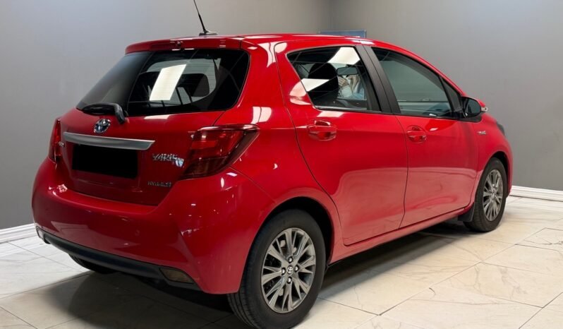 
Toyota Yaris Hybrid full									