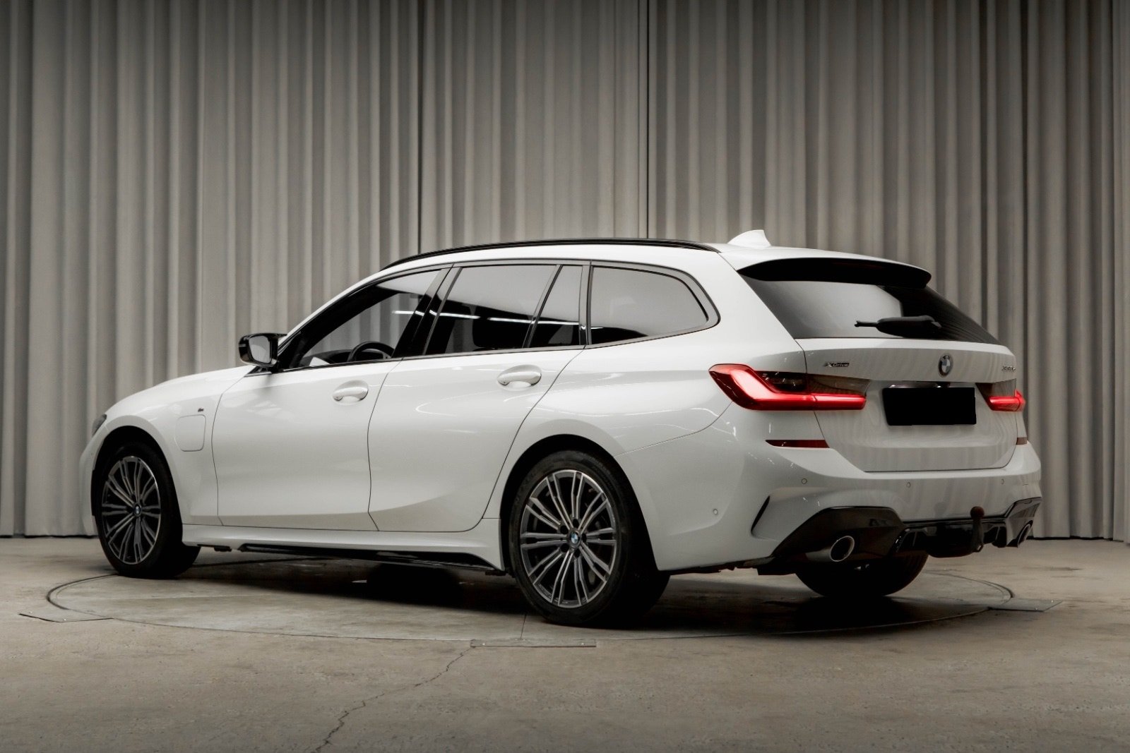 BMW 330e xDrive M Sport