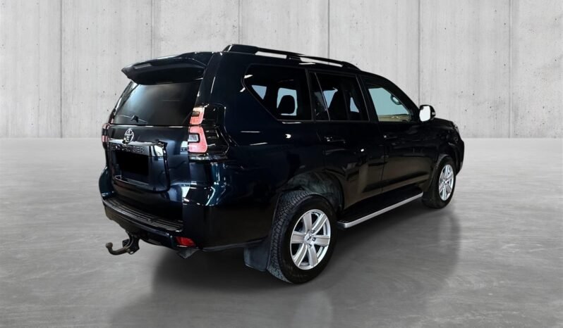 
Toyota Land Cruiser 2.8 D-4D 204 ch VX Black Edition full									