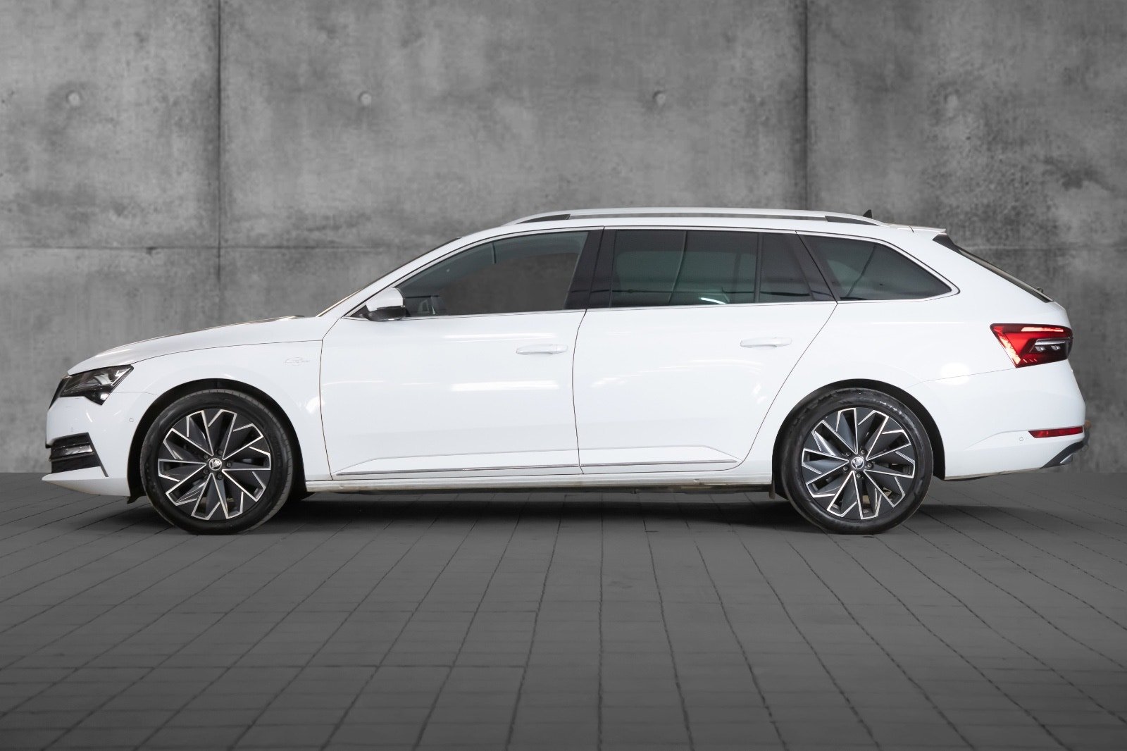 Škoda Superb PHEV L&K
