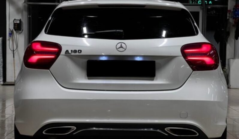 
Mercedes-Benz A 180 full									