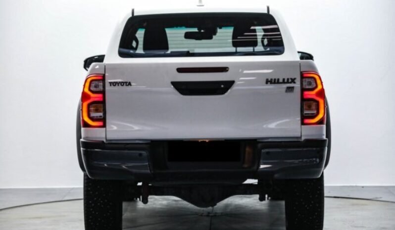 
Toyota HiLux 2.8 D-4D 204 ch D-Cab 4WD GR Sport full									