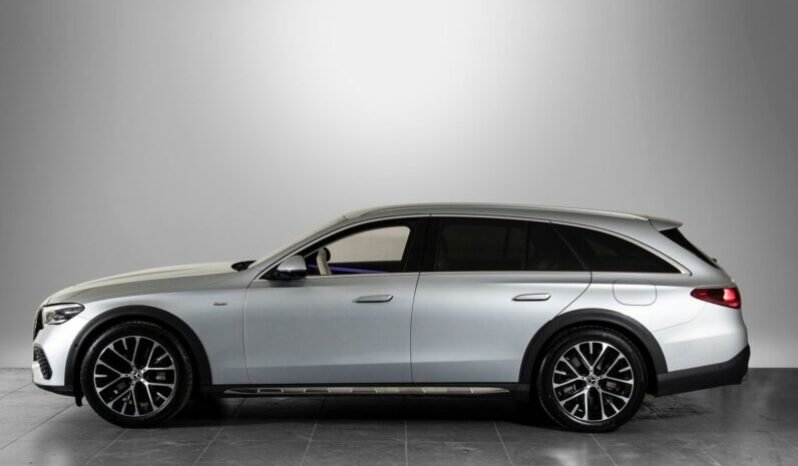 
Mercedes-Benz E 300 de Avantgarde full									