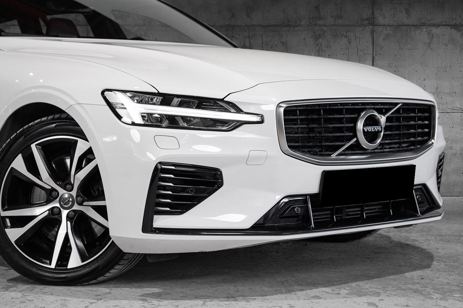 Volvo V60 T8 R-Design – AWD – 462 ch – Automatique