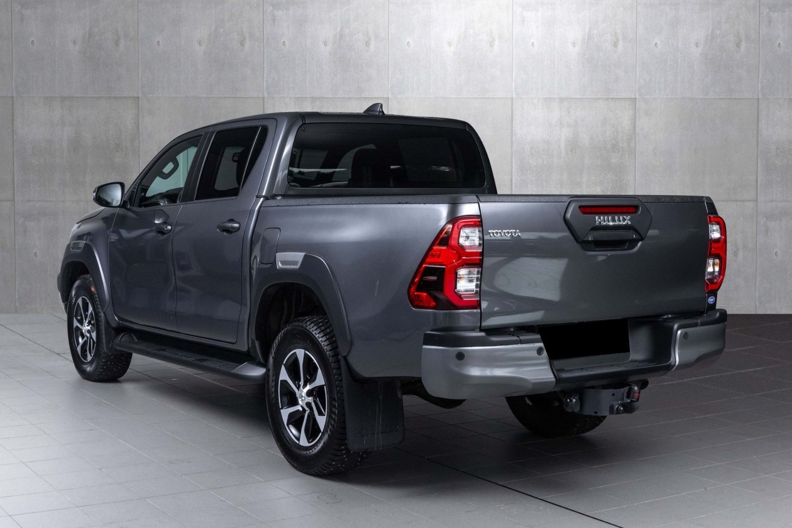 Toyota HiLux 2.8D 204 ch D-Cab 4WD SR+ Invincible X