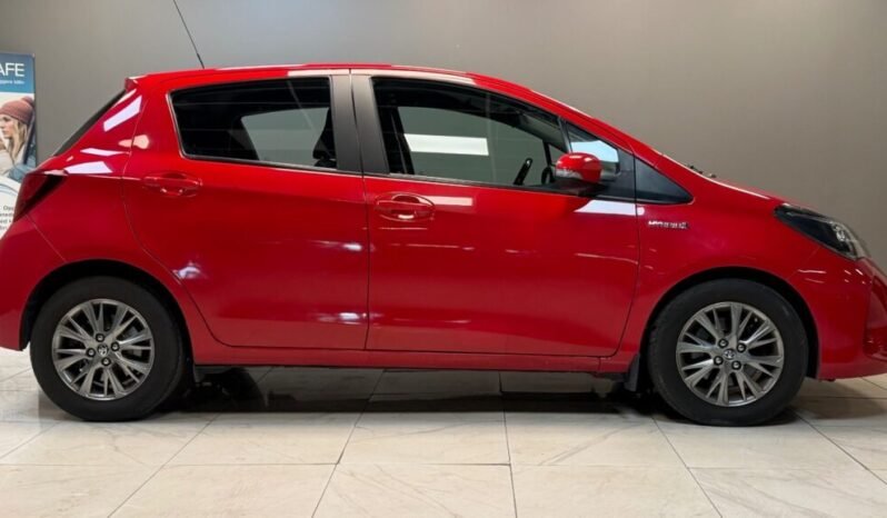
Toyota Yaris Hybrid full									
