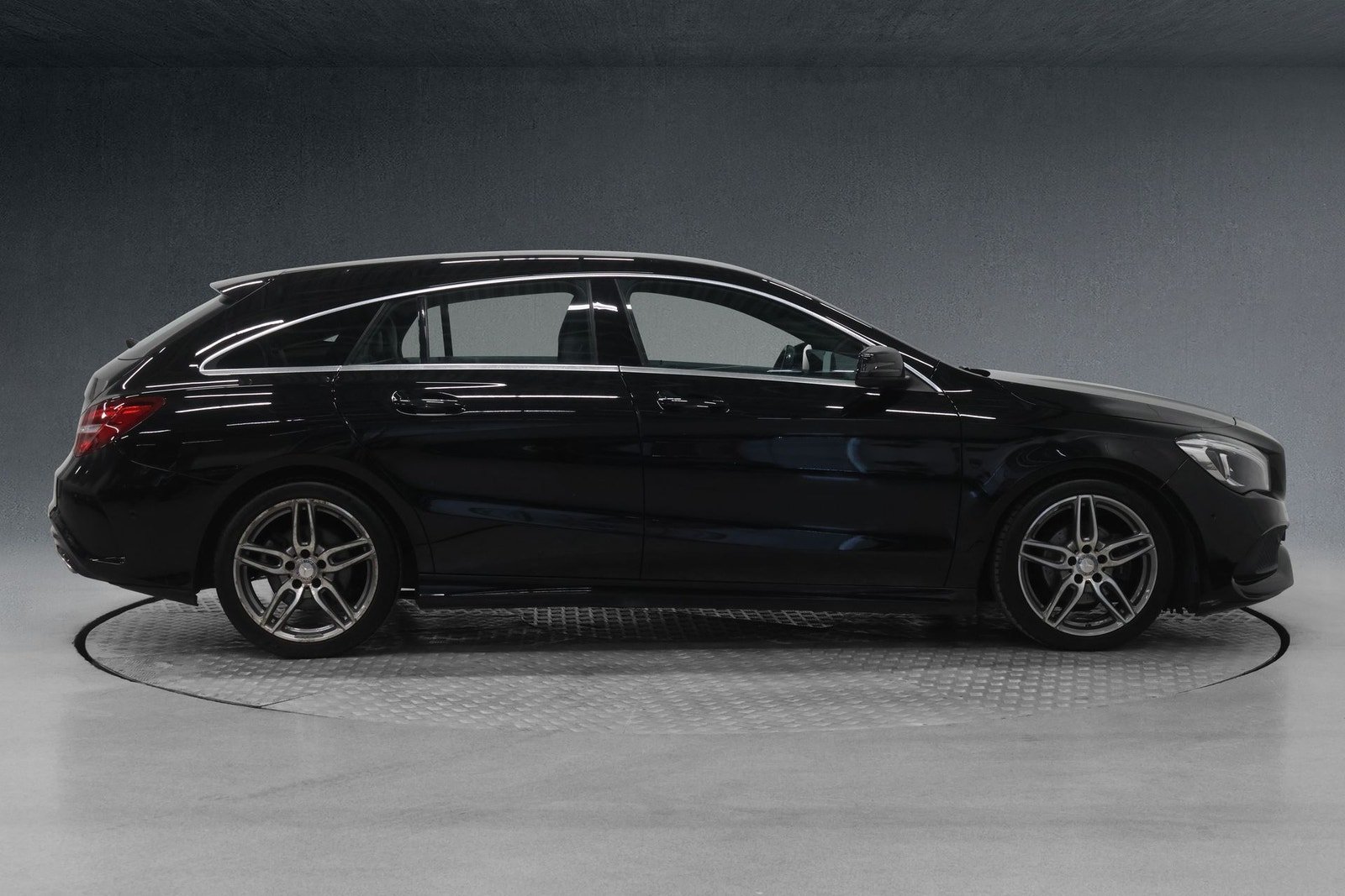 Mercedes-Benz CLA 180 AMG Line