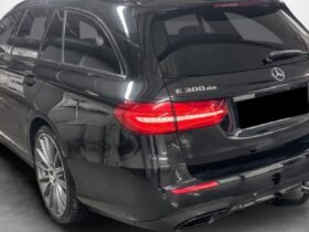 Mercedes-Benz E300 de 306 ch – 2× AMG
