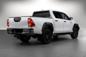 TOYOTA HILUX 2.8D 204 CH D-CAB 4WD SR+ INVINCIBLE X 2025 — NEUF 45 KM