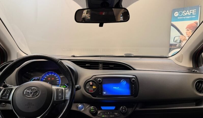 
Toyota Yaris Hybrid full									