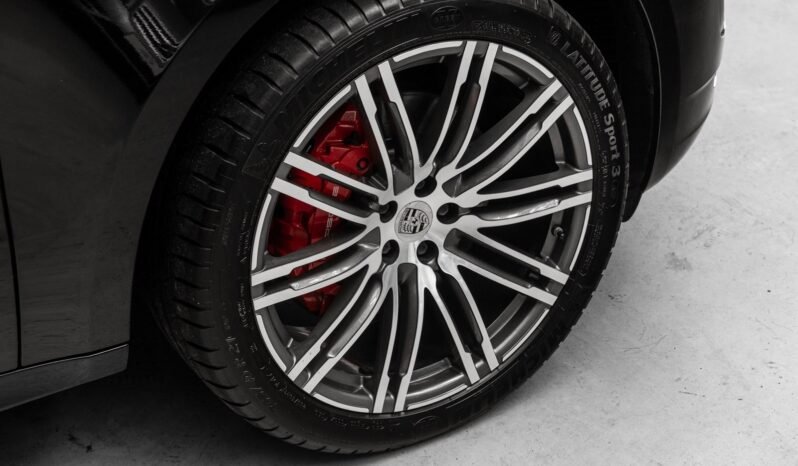 
Porsche Macan Turbo 3.6 V6 400 ch full									
